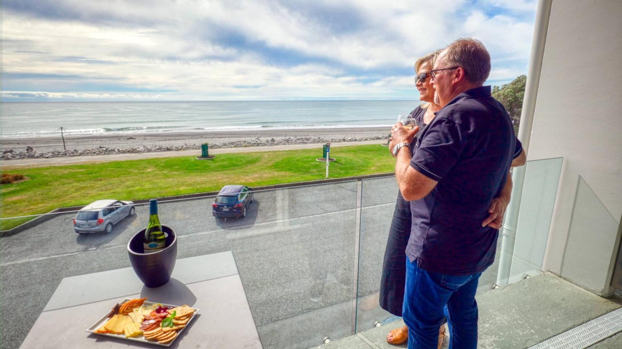 Beachfront Hotel Hokitika Exterior photo